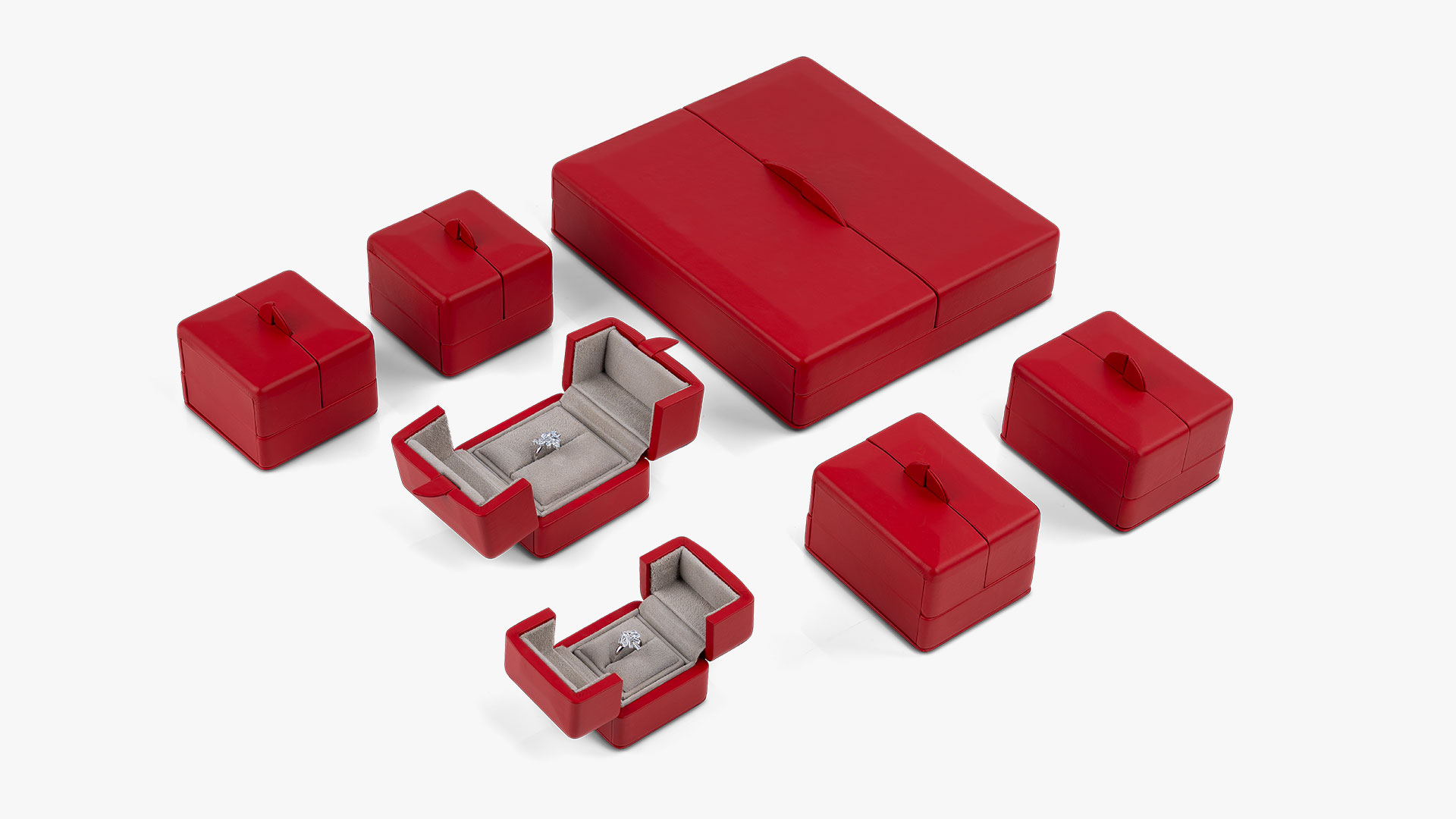 Arrangement der Etuiserie in verschiedenen Ausführungen in der Außenfarbe Lipstick.