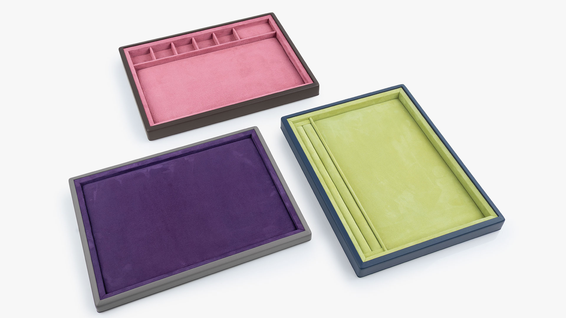 Arrangement der drei verschiedenen Vorlagetabletts zur Serie Versailles in verschiedenen Farben.