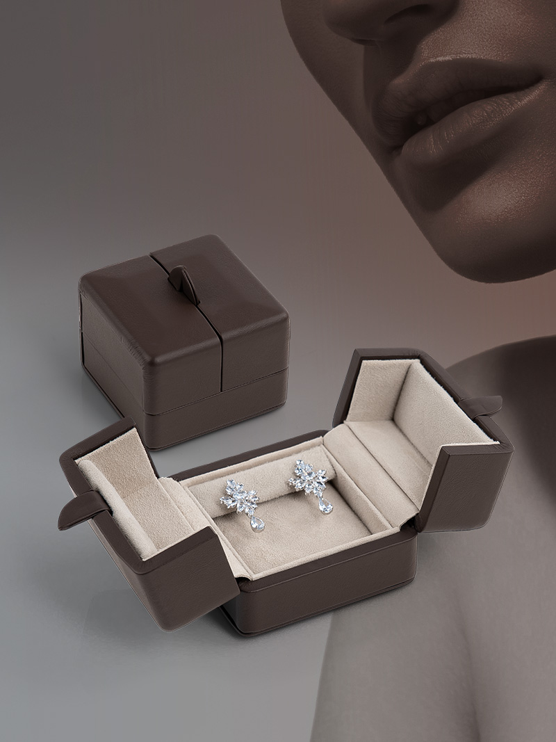 Elegantes Ohrschmuck-Etui mit Außenfarbe Terra und Innenfarbe Naturel.