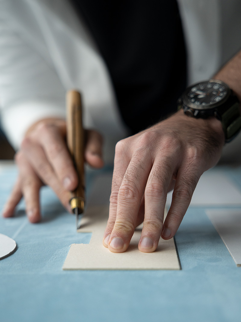 Einblick in die Handarbeit im Atelier Fleur de Luxe