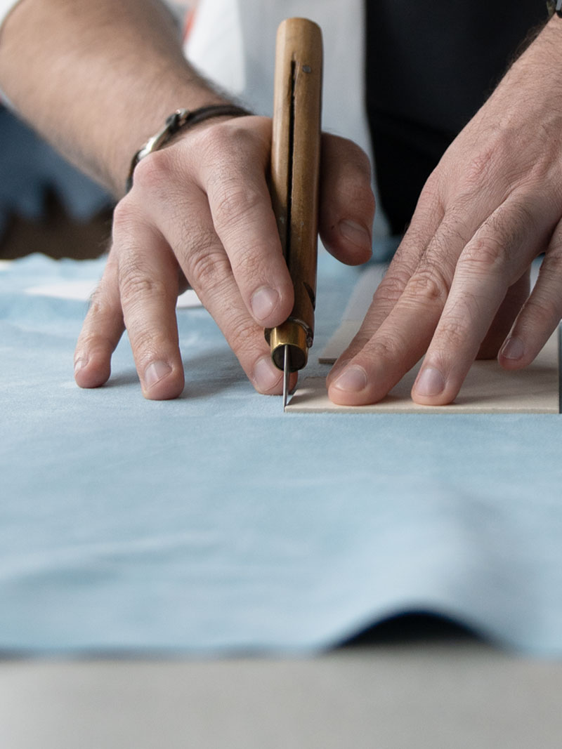 Fleur de Luxe Handwerkliches Zuschneiden von Echtleder für Schmucketuis