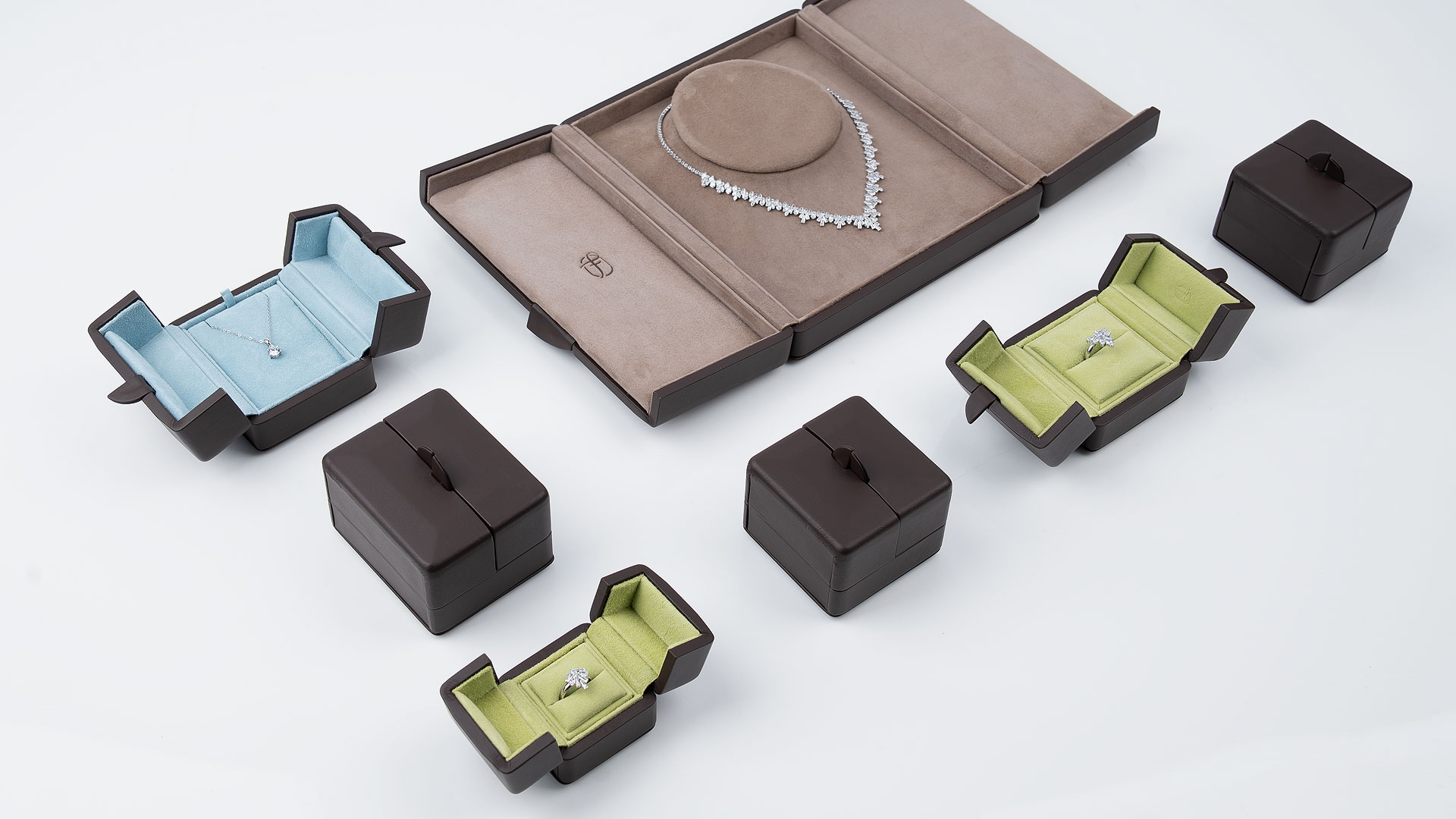 Fleur de Luxe case series in various colour combinations, exterior colour genuine leather Terra